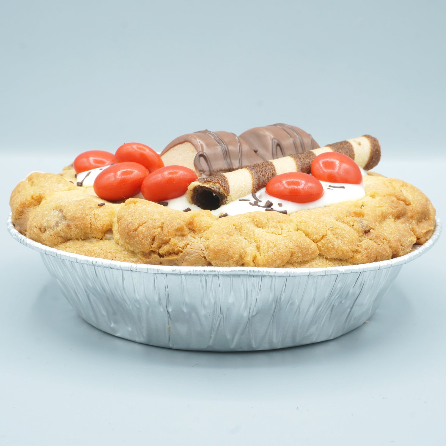 Kinda Clause Cookie Pie – Festive Kinder Bliss