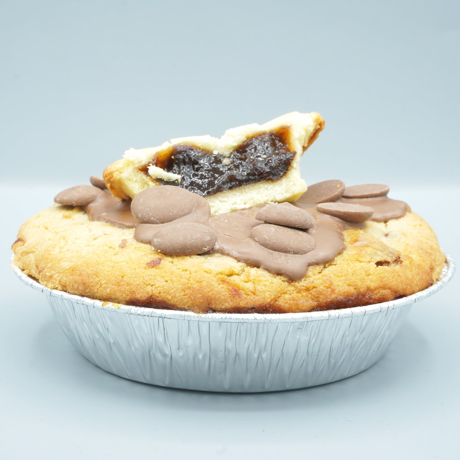 Mince Pie Cookie Pie – Festive Spiced Indulgence